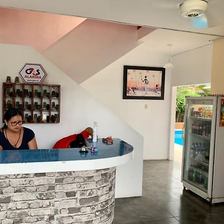 Hostal Las Velas Hotel Manta Bagian luar foto