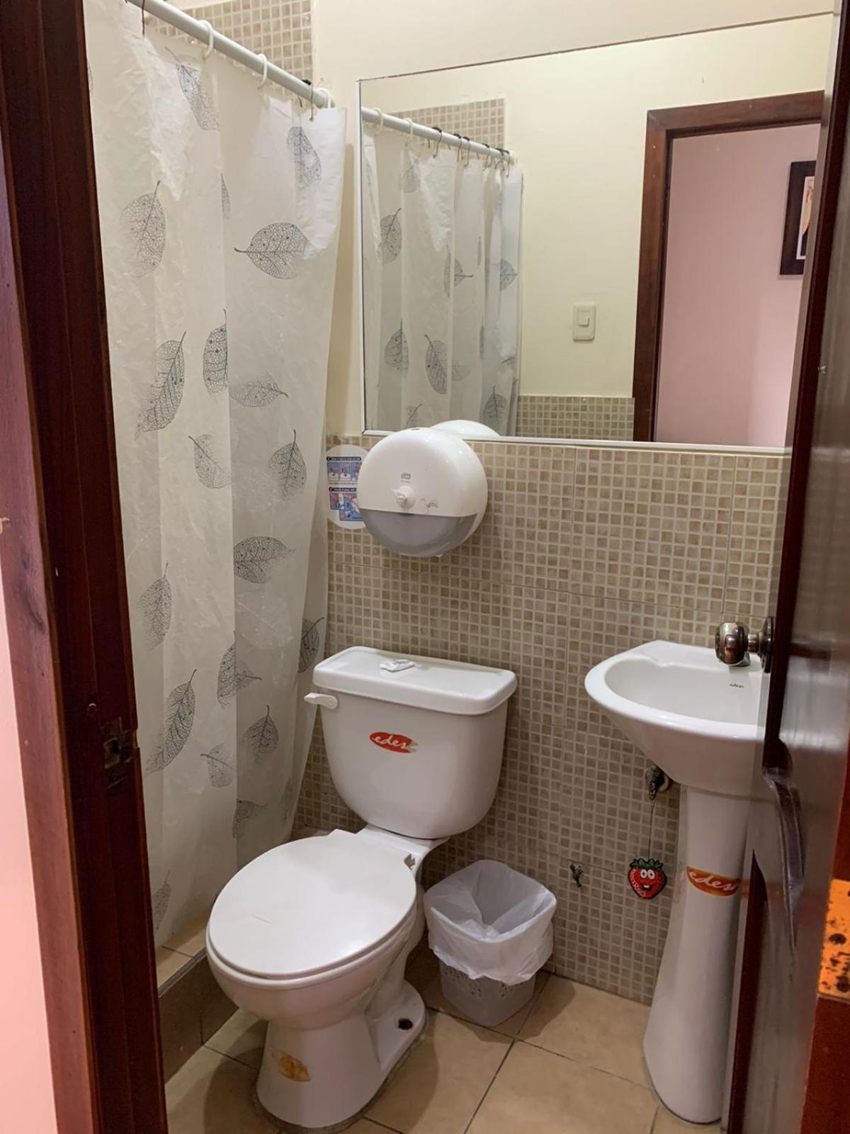 Hostal Las Velas Hotel Manta Bagian luar foto