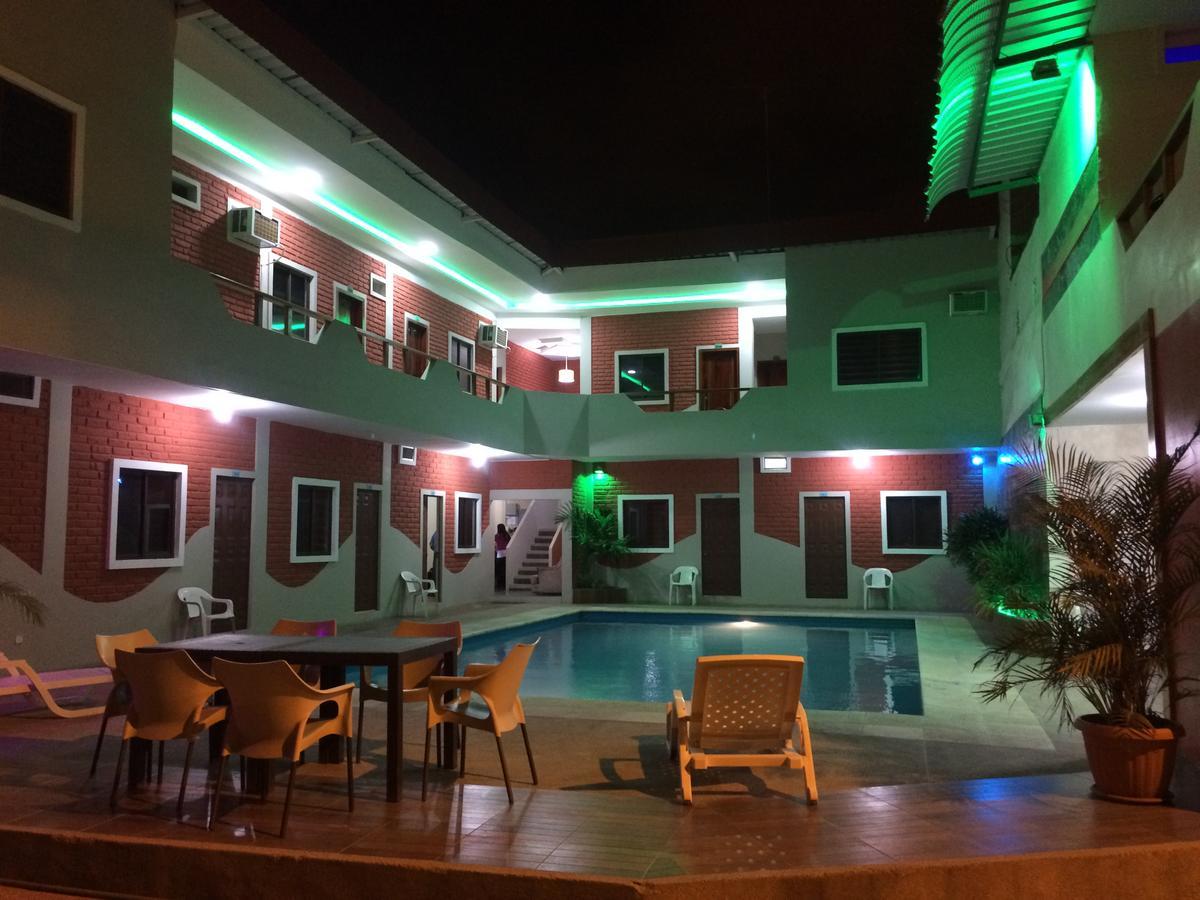 Hostal Las Velas Hotel Manta Bagian luar foto