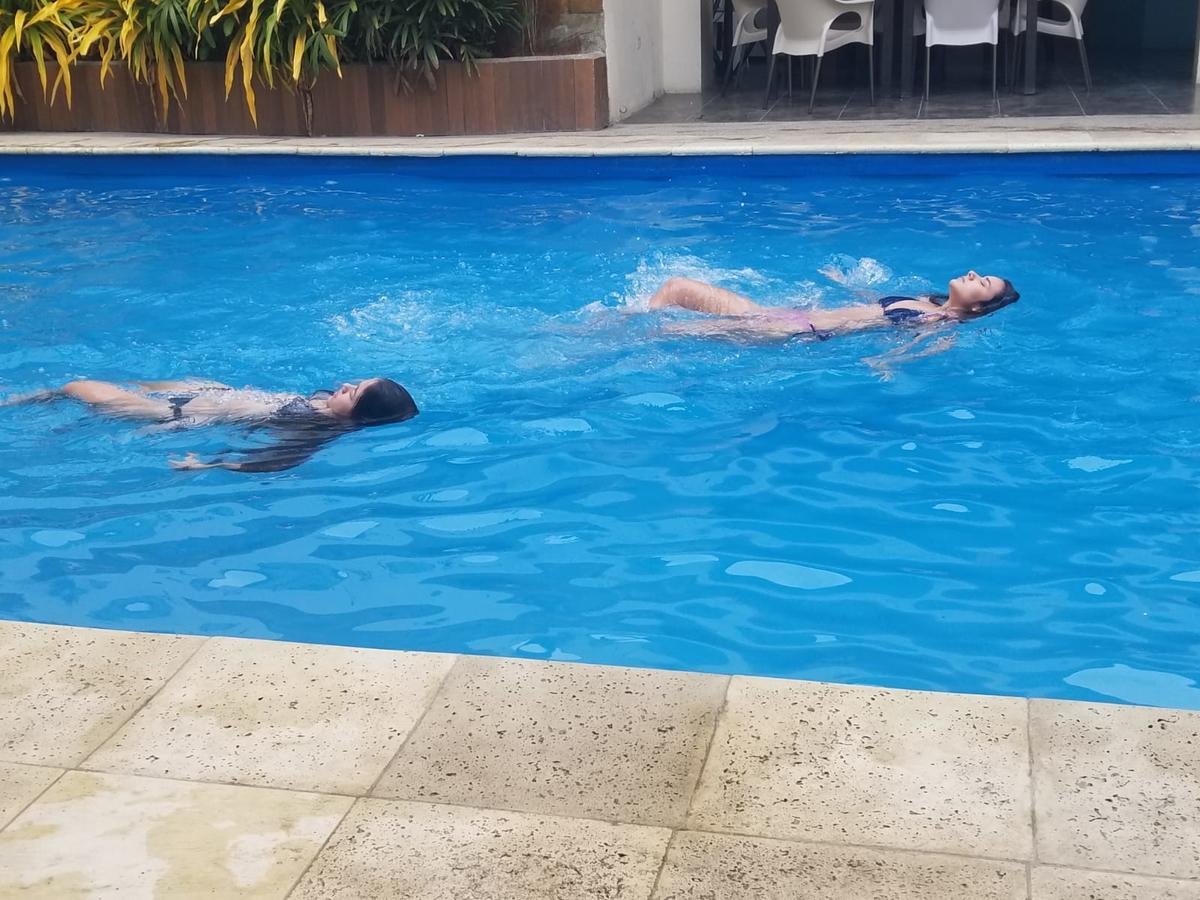 Hostal Las Velas Hotel Manta Bagian luar foto